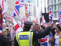 Protest v Londýne, britský policajt