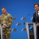 General Alexus Grynkewich a Mark Rutte