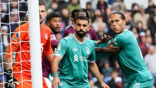 Obhajca titulu si takmer vylámal zuby na defenzíve Burnley s Dúbravkom. Liverpool zachránila penalta