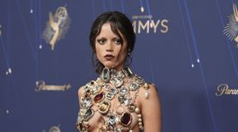 Herečka Jenna Ortega prišla na červený koberec...