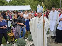 Apostolsky nuncius Nicola Girasoli na Galambe