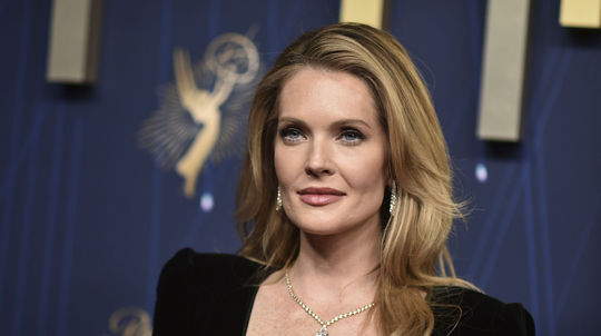 Herečka Meghann Fahy na vyhlásení cien EMMY 2025.