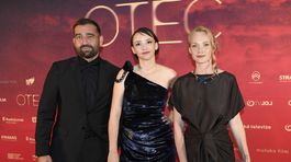 Režisérka Tereza Nvotová (v strede) s hercami...