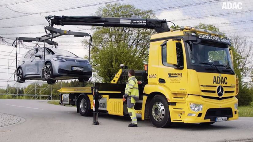 ADAC - čo s vybitým elektromobilom