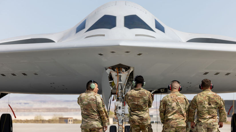 Americký bombardér B-21 Raider na leteckej...