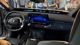 Jedno z prvých vyrobených BMW iX3 vo vestibule...