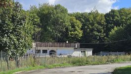 Areál bufetu pri pamätníku Dargov je roky...