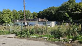 Areál bufetu pri pamätníku Dargov je roky...