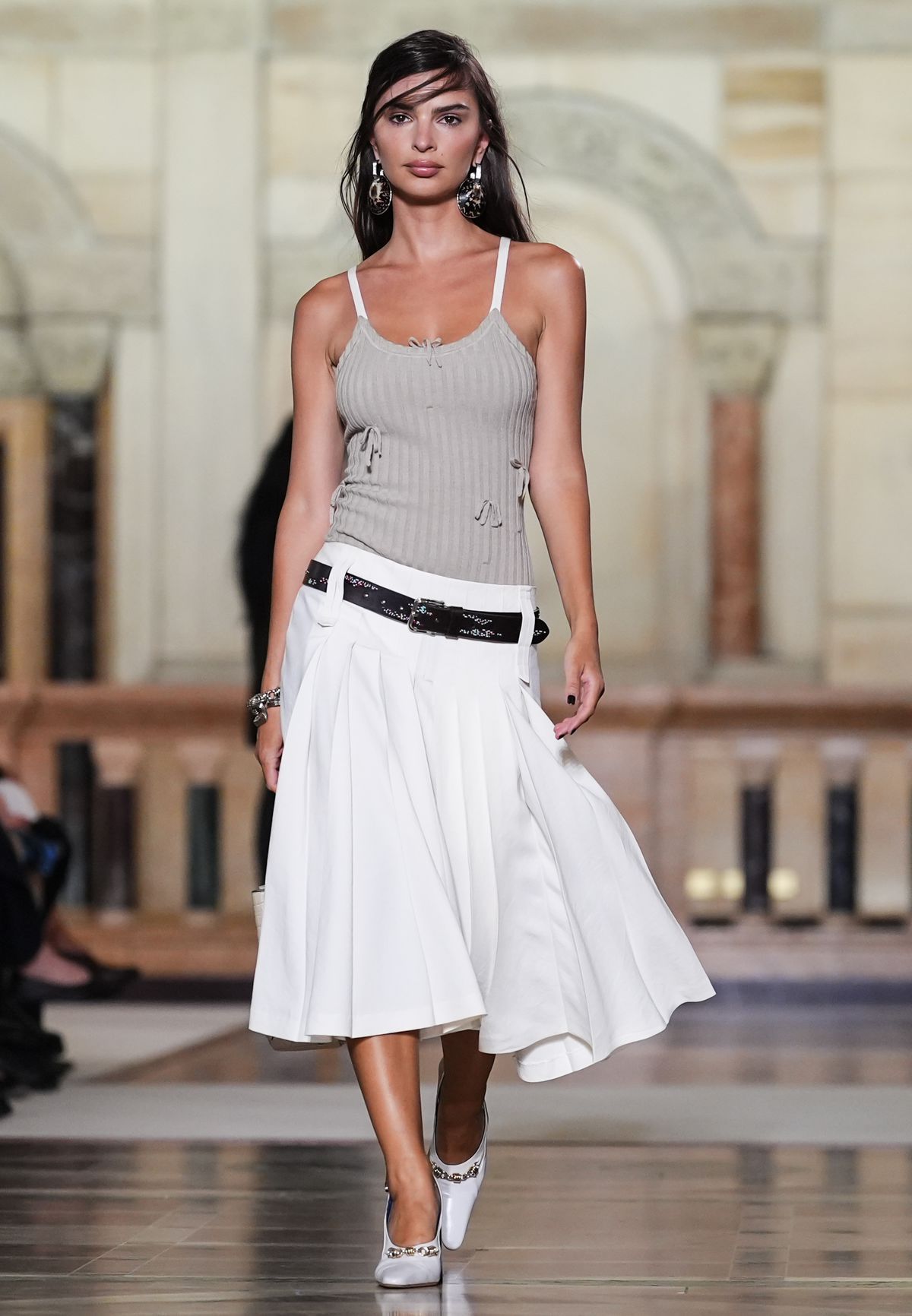 Modelka Emily Ratajkowski na prehliadke...