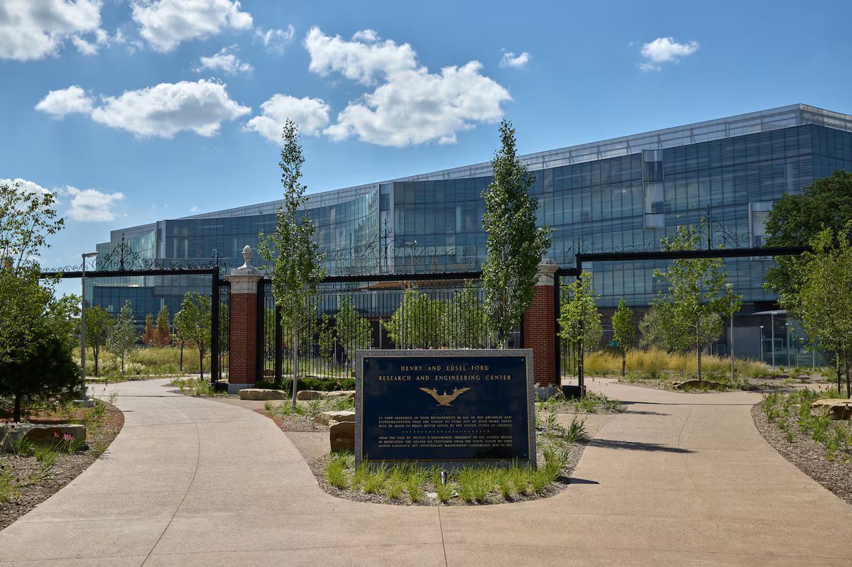 Nová centrála Fordu má podobu kampusu.