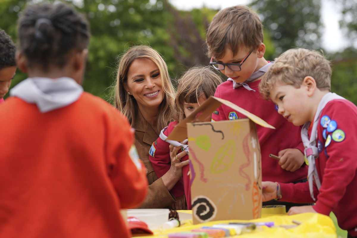 Prvá dáma USA Melania Trump sa stretla s malými...