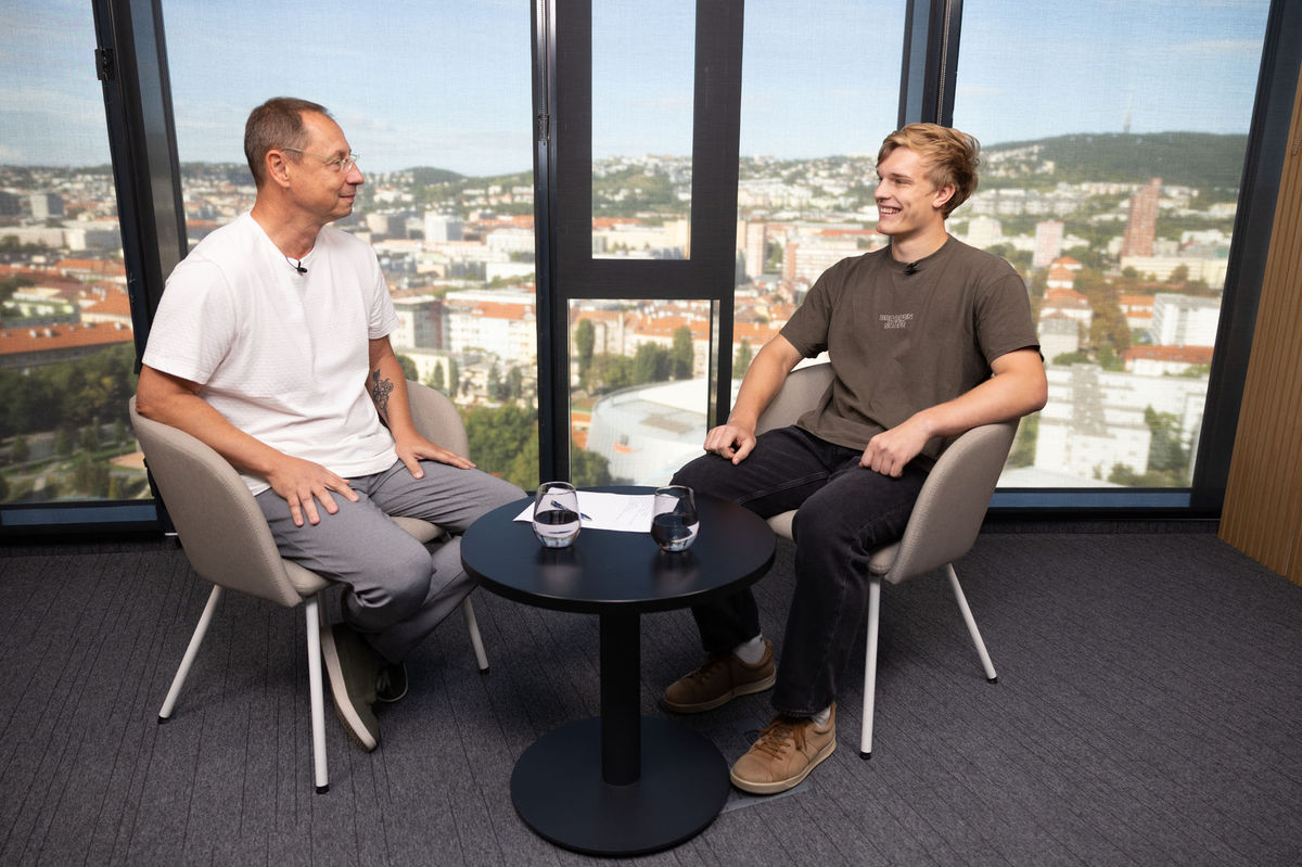 Viktor Imrišek v podcastovom štúdiu Pravdy.