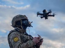 Ukrajinský vojak a dron