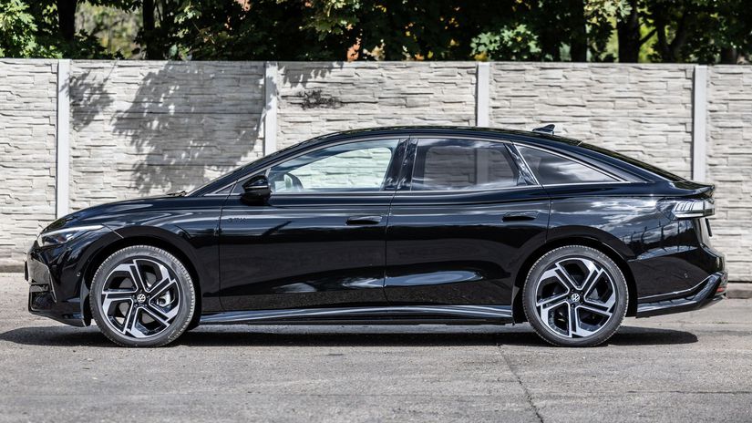 Na proporcie si treba chvíľu zvykať. Pontón...