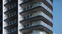 Pohľad na Eurovea Tower - detail architektúry...