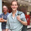 Herec James Van Der Beek na zábere z konca júla 2025.