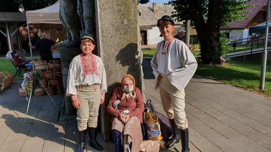 Zuzana Mázorová v roku 2021 s mladými...