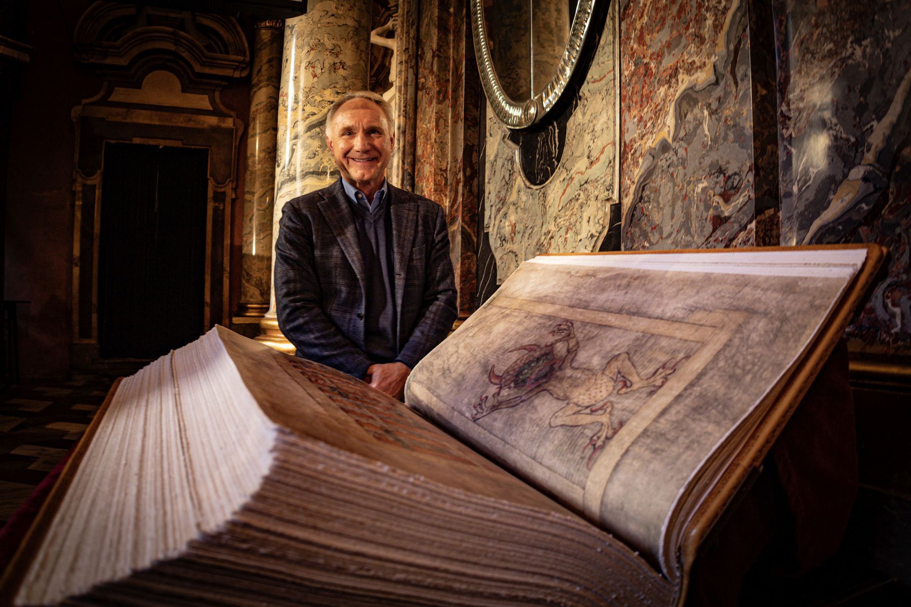 Americký spisovateľ Dan Brown so vzácnou...