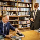 Dan Brown, Petr Pavel