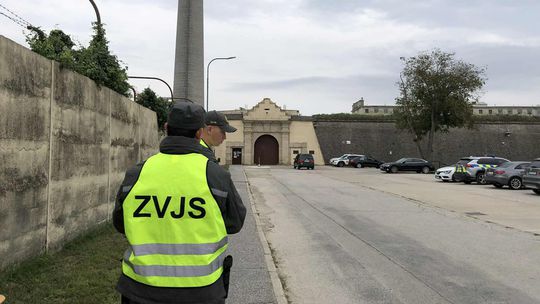 Ústav na výkon trestu odňatia slobody a Ústav...