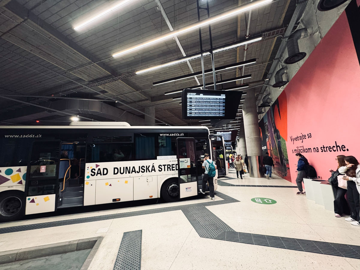 Autobusová stanica Nivy počas premeny v...