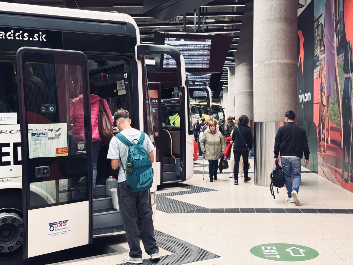 Autobusová stanica Nivy počas premeny v...
