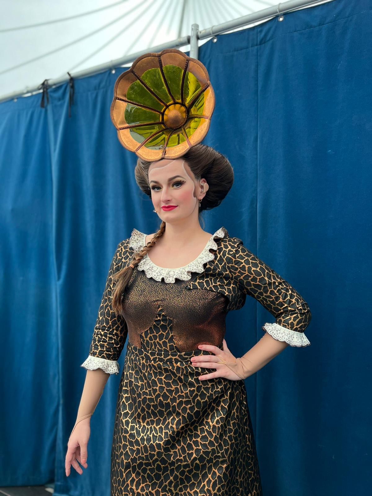 Speváčka Tamara Dikyová v zákulisí predstavenia...