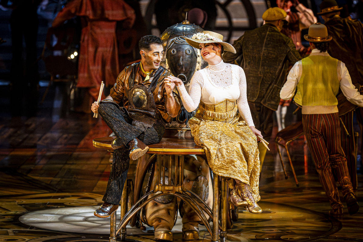 Slovenka Tamara Dikyová v predstavení KURIOS -...