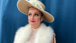 Speváčka Tamara Dikyová v zákulisí predstavenia...