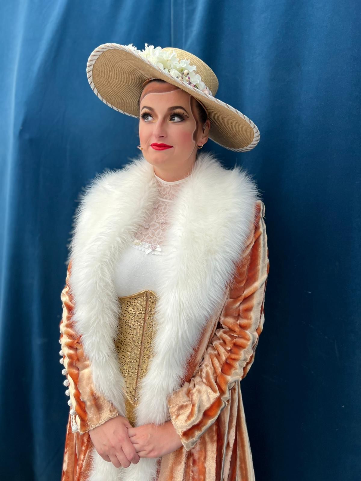 Speváčka Tamara Dikyová v zákulisí predstavenia...