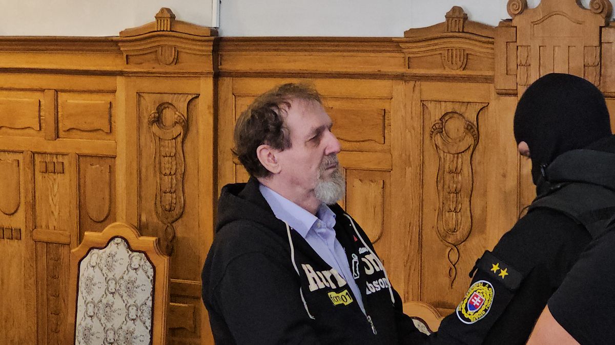 Juraj Cintula v pojednávacej miestnosti