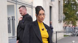 Speváčka Elodie na prehliadke Prada Jar/Leto 2026 v Miláne. 