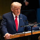 Európe hrozí totálny civilizačný rozklad, tvrdí Trump v novej bezpečnostnej stratégii. Brusel reaguje