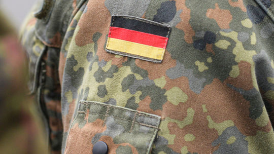 Zlaté české ručičky v akcii. Nemecká armáda prechádza na českú pištoľ, zbrojovka hovorí o historickom míľniku