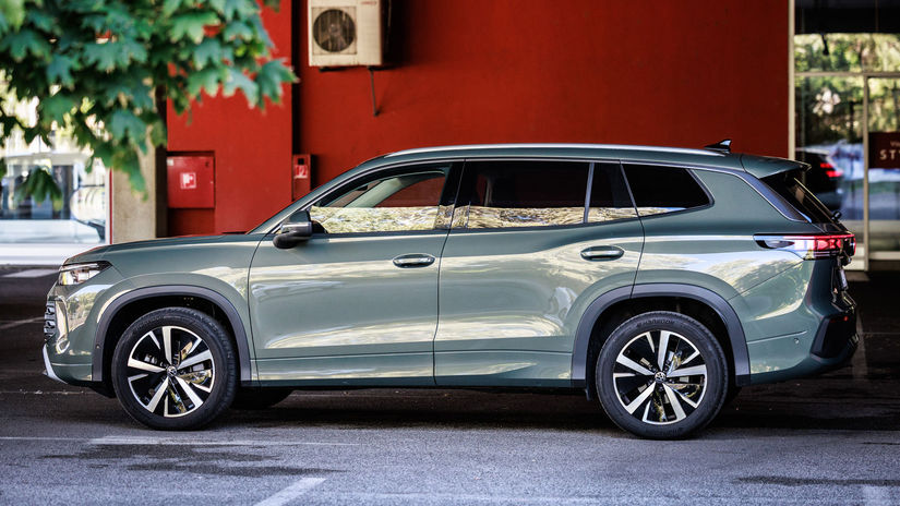 V porovnaní s Tiguanom je Tayron o 253 m dlhší,...