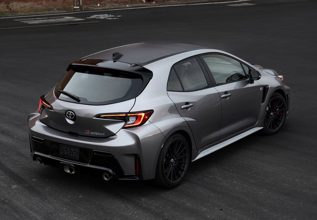 Vodič má na výber jazdné režimy Normal, Gravel...