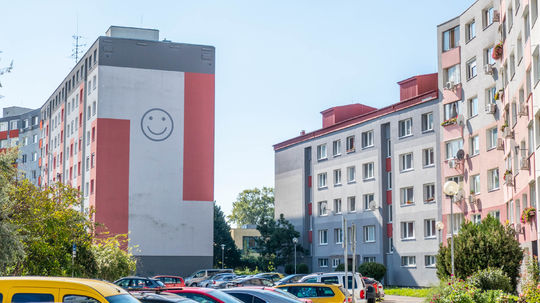 Petržalské paneláky sú síce odolné, rovnako ako...