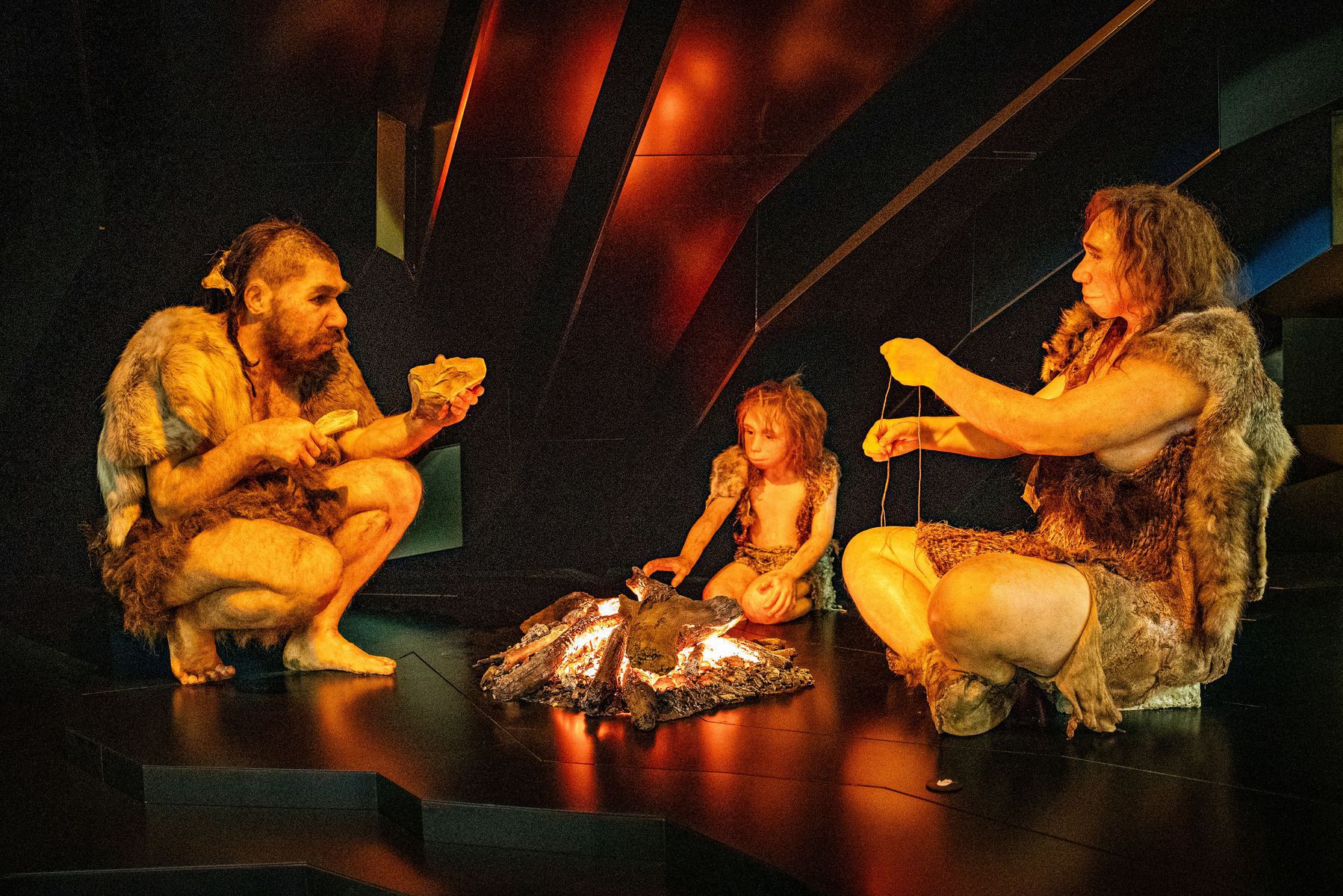 Hyperrealistické modely pravekých lovcov a...