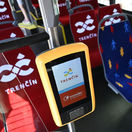 Zmeny v doprave pre seniorov. Kde môžu cestovať  zadarmo, ktoré mestá ponúkajú lístok za euro a kde sa sprísňujú pravidlá?