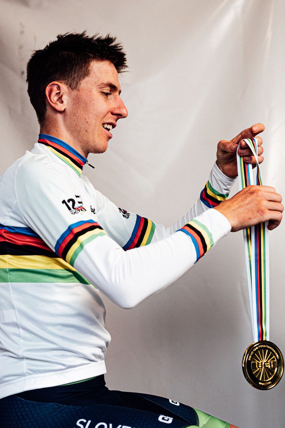 Tadej Pogačar a jeho zlatá radosť.