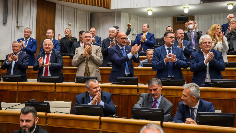 Ústava / Poslanci /