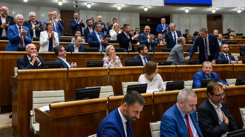 Ústava / Poslanci / Parlament /