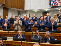 Ústava / Poslanci /