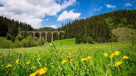 Na snímke Chmarošský viadukt neďaleko obce...