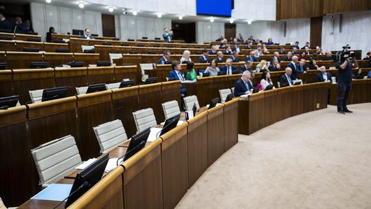 Poslanci tretí deň debatujú o rozpočte, prihlásilo sa ešte 32 zákonodarcov