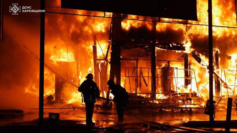 Požiar v Charkove po ruskom útoku 1. októbra 2025