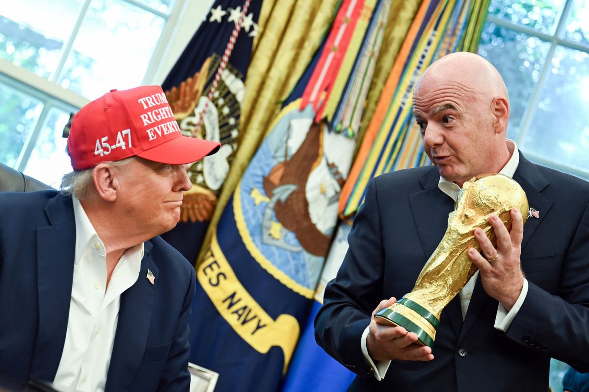 Šéf Bieleho domu Donald Trump s prezidentom...