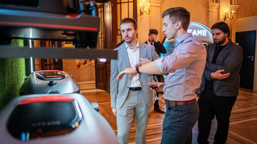 Kosačky trávnikov - chlapská záležitosť.