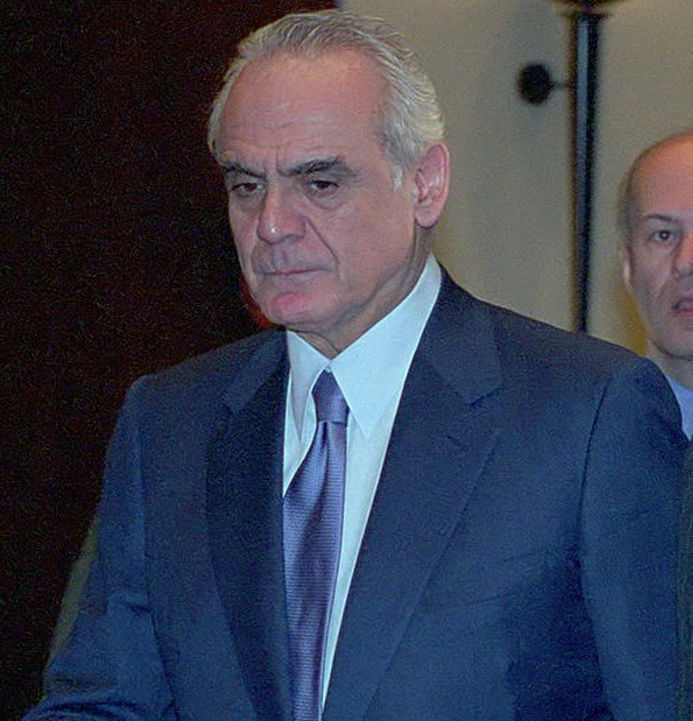 Bývalého gréckeho ministra obrany Akisa...