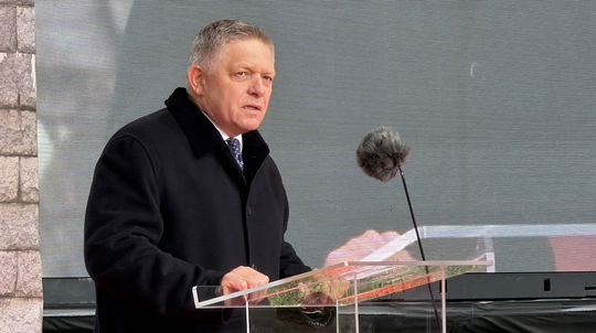 Európski socialisti definitívne a jednohlasne vylúčili Smer z „rodiny“. Pôjde Fico k patriotom?